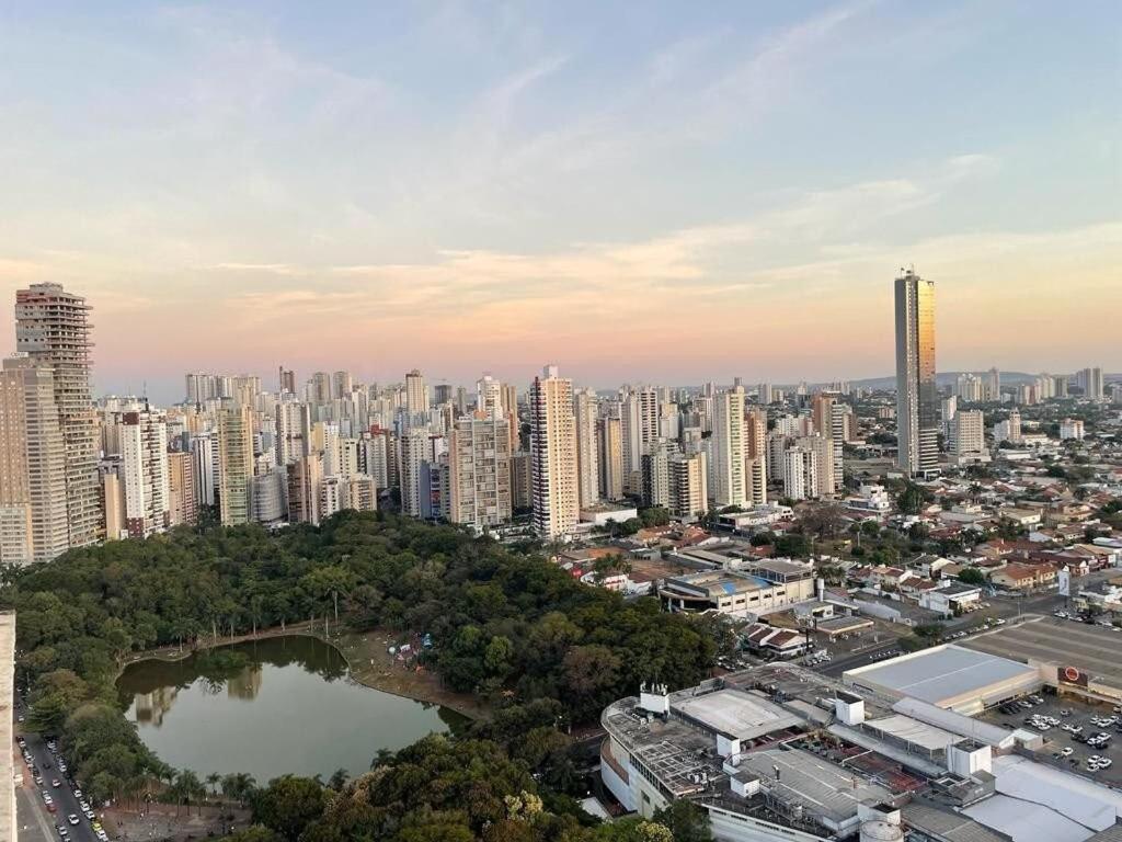 Moderno Flat Com Vista Para O Parque Vaca Brava Goiania Luaran gambar